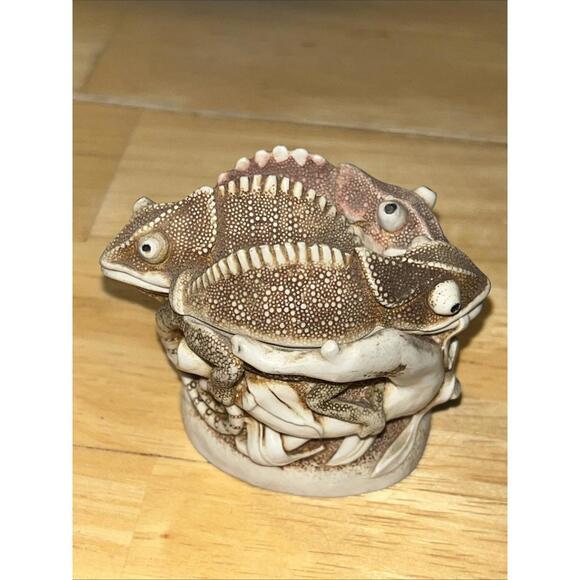 Harmony Kingdom Changing Of The Guard Iguana Trinket Box England 1996 - Picture 2 of 9